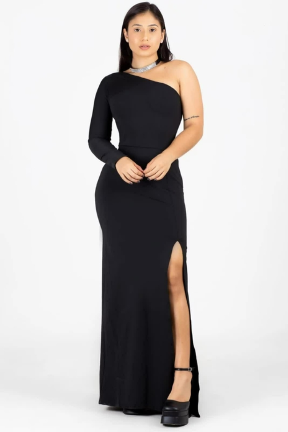 Vestido Tubinho com Fenda Uma Manga Preto Longo