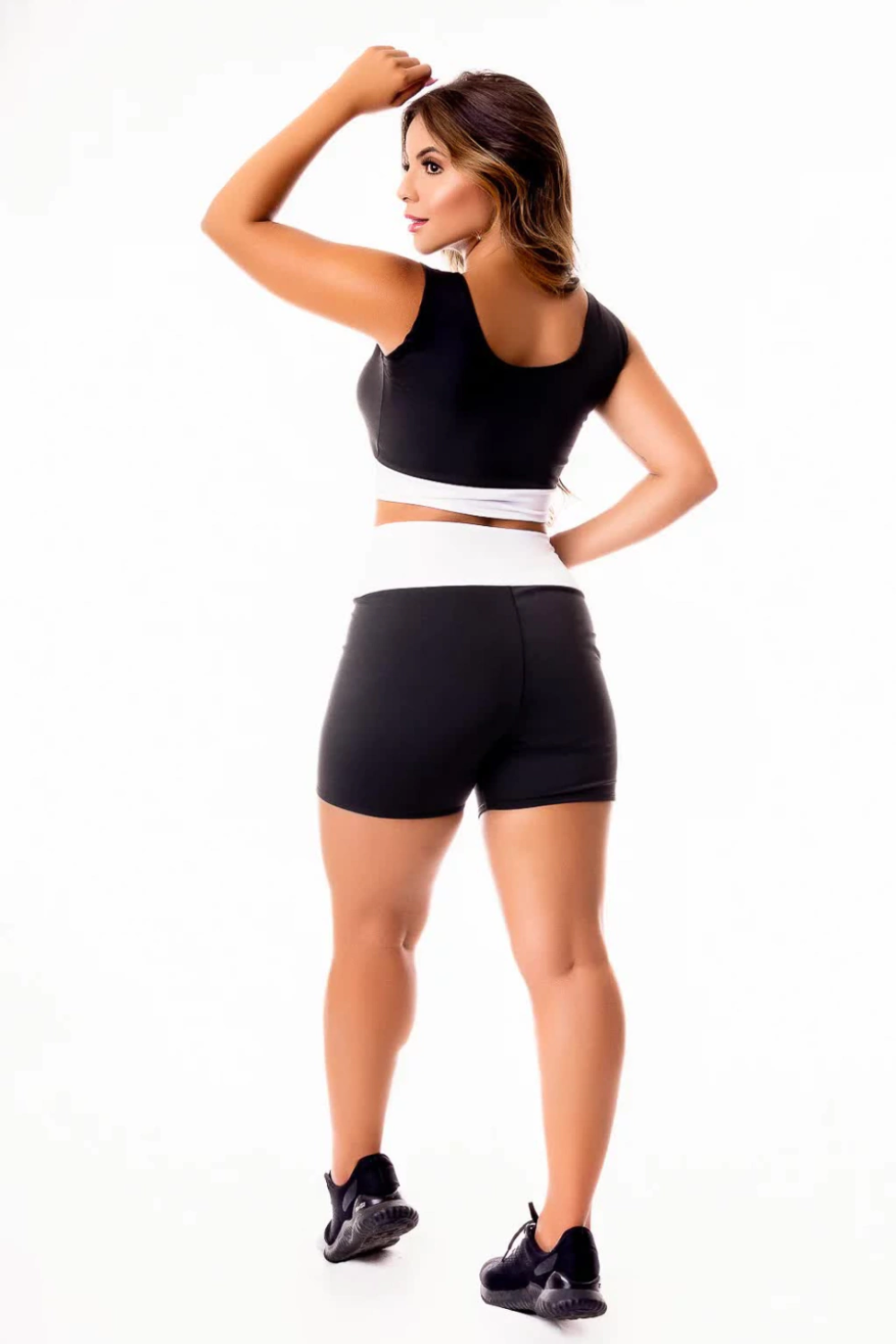Conjunto Fitness Feminino Short Preto com Branco Cintura Alta e Cropped Regata Academia - Image 2
