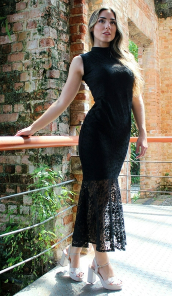 Vestido De Renda Gola Alta Preto Midi