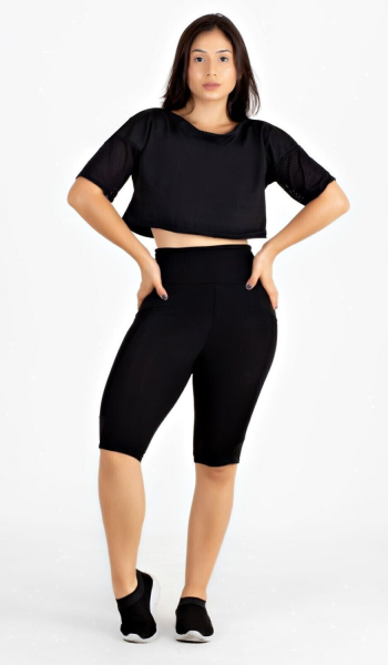 Conjunto Fitness Bermuda com Bolso e Cropped Manga de Tela