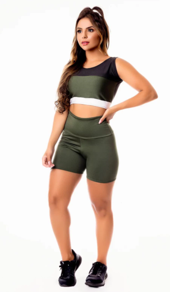 Conjunto Fitness Short Verde Militar Cintura Alta e Cropped Regata Academia